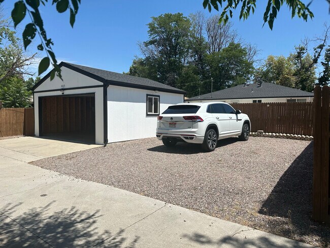 Building Photo - 2035 Lima St