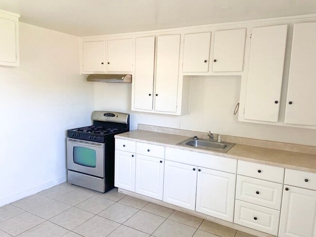 Building Photo - 3905 Huron St