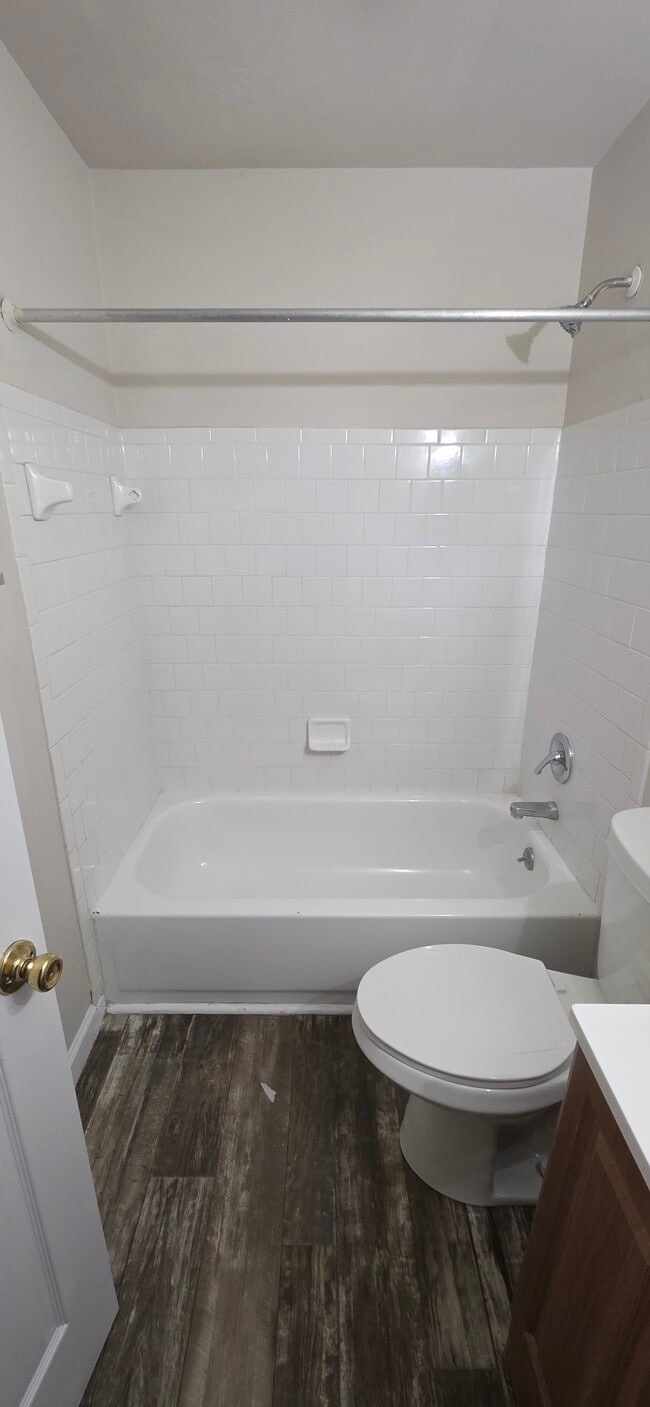 Building Photo - 120 S Mount St