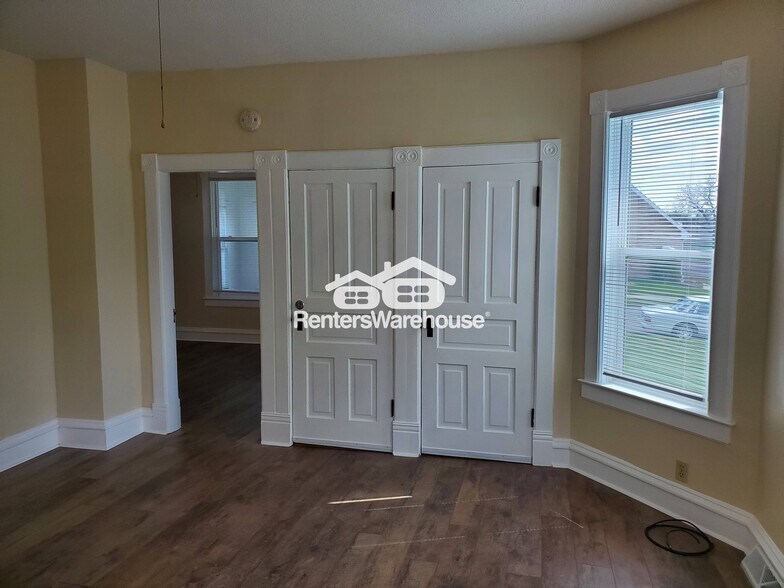 Building Photo - 108 3rd St W