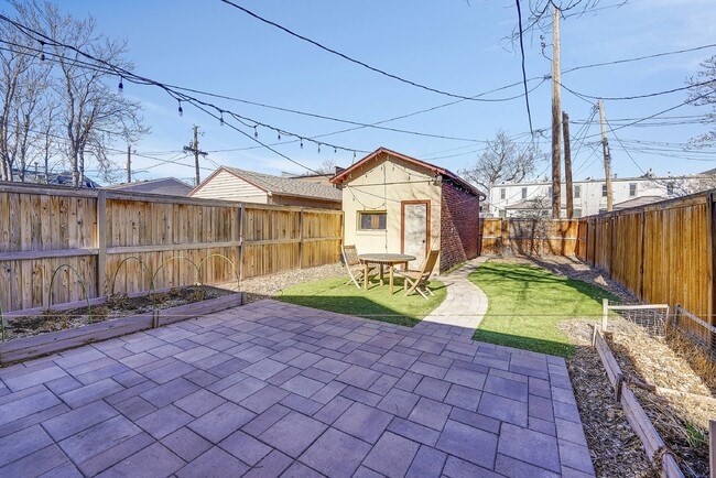 Building Photo - $2,495, 2-bed, 1-bath Victorian in the hea...