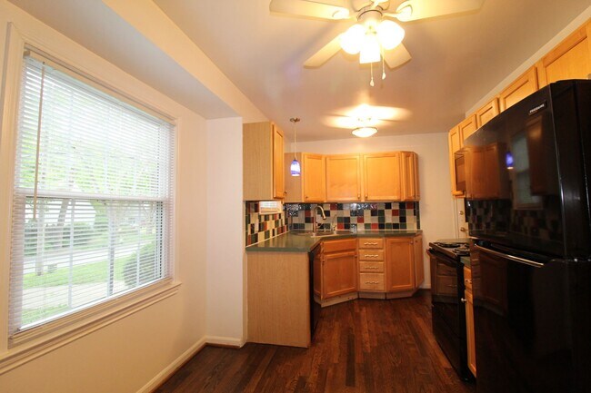 Building Photo - 2 Bedroom 1 Bath Home in Roeland Park