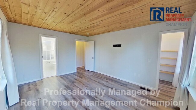 Building Photo - Beautifully Updated Home Featuring Fenced Yard and Hot Tub