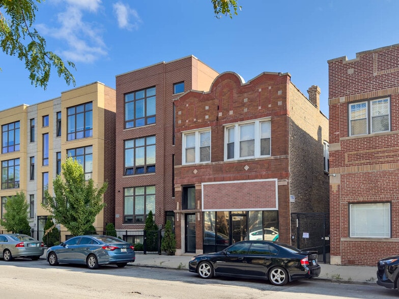 Primary Photo - 3649 W Montrose Ave