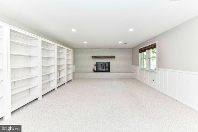Building Photo - 9205 Hamilton Dr