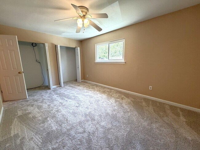 Building Photo - 514 Teal Ln