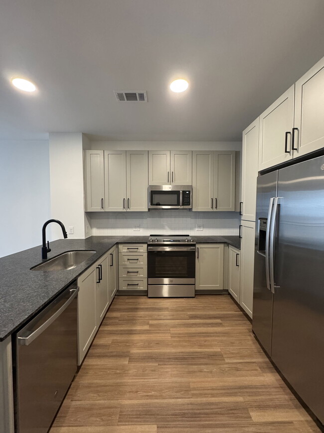 Building Photo - 3701 Raven Trl