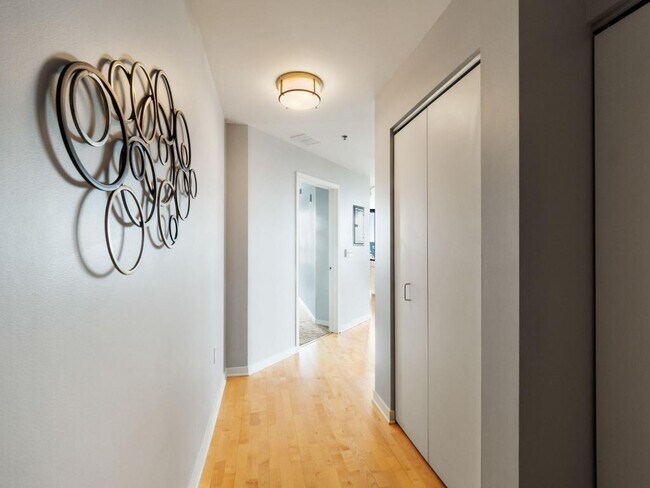 Building Photo - 929 Portland Ave