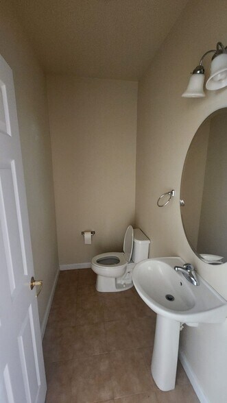 Building Photo - 94 Woodlake Dr