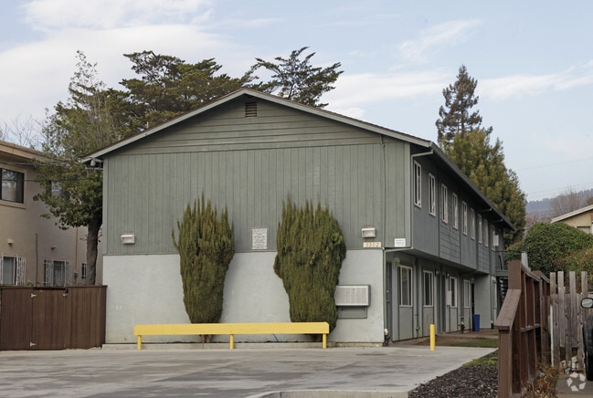 Primary Photo - 3302 Brookdale Ave