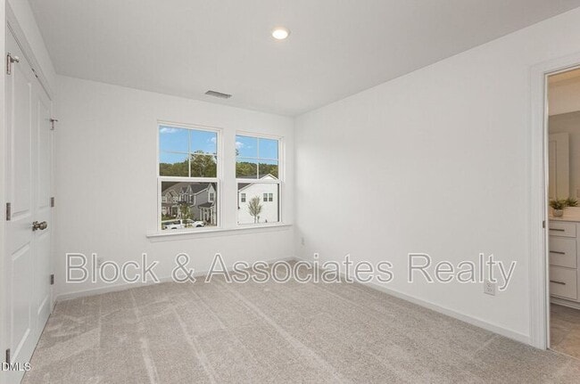 Building Photo - 153 Hickory Grv Dr