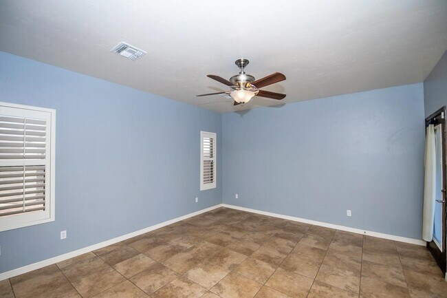 Building Photo - 11319 S Sally Dr