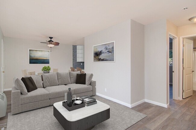 Building Photo - Upper floor 1 bedroom in quiet neighborhood with parking, AC - close to San Diego