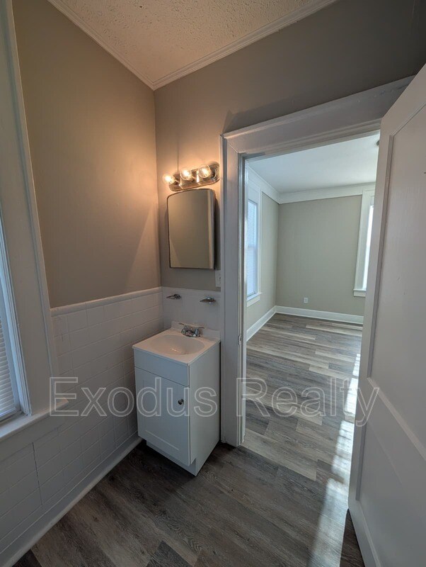 Building Photo - 105 Gordon St