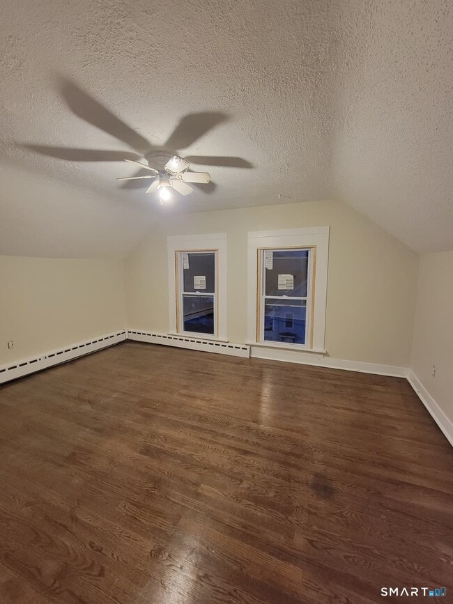 Building Photo - 260 Summit St