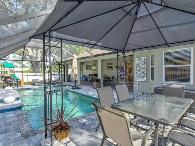 Building Photo - 5884 Milton Ave