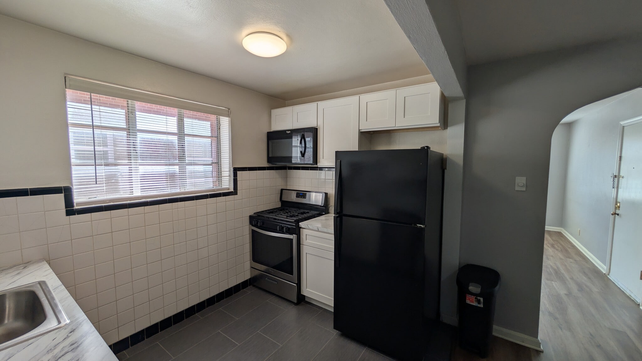 Building Photo - 5825 Sunshine Dr