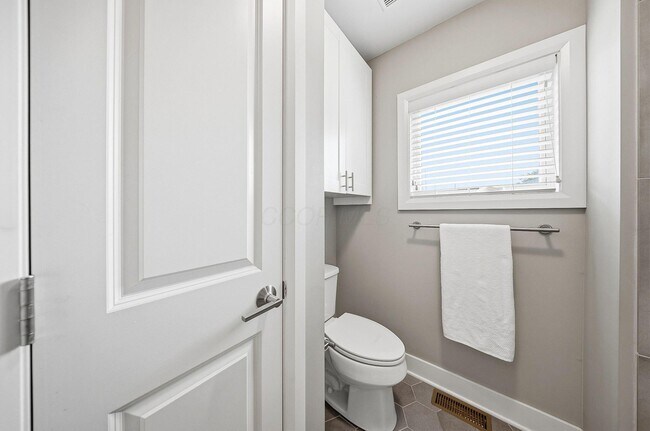 Building Photo - 567 Lathrop St