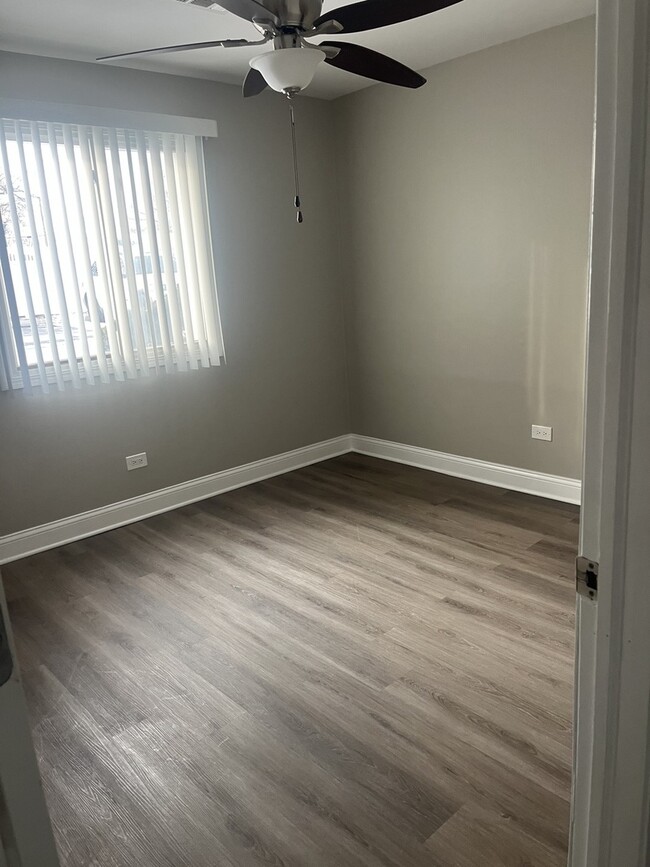 Building Photo - 10640 Brooks Ln