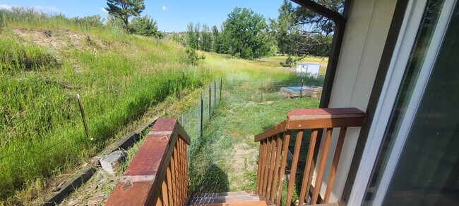 Building Photo - 315 Meadow Dr