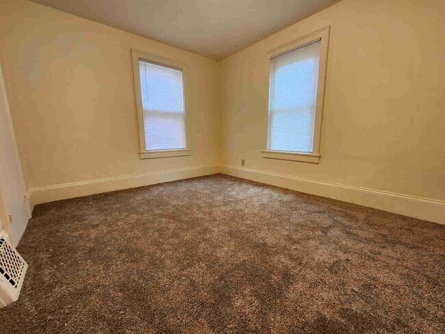 Building Photo - Bright Lower Apt with HIGH ceilings