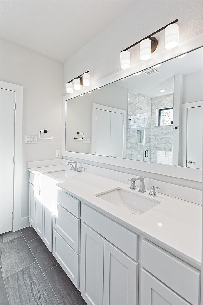 Building Photo - 1405 Bronson Ct