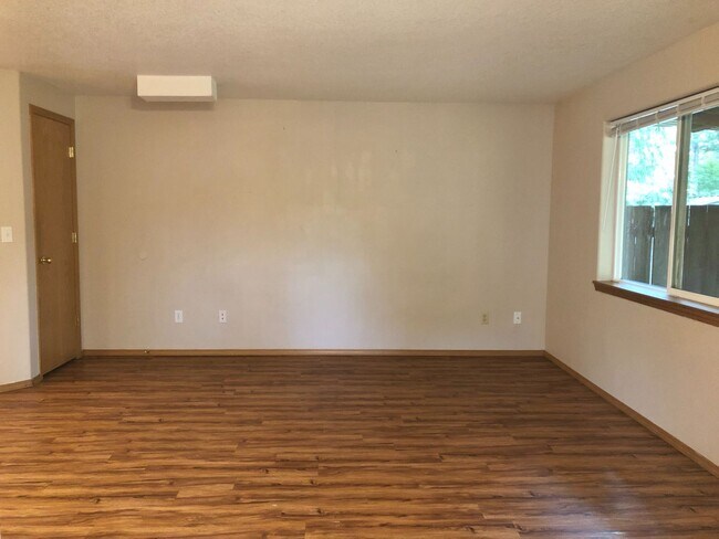 Building Photo - 270 SE Edwards Dr