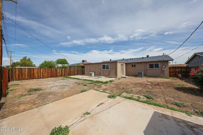 Building Photo - 7014 N 77th Ave