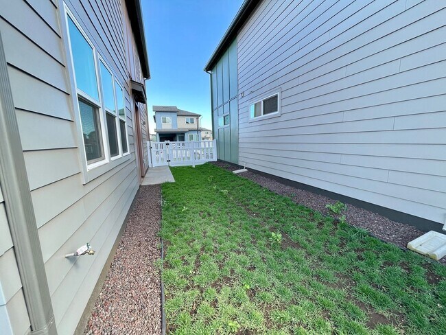 Building Photo - 4 BED/2.5 BATH HOME in Hoopili - Garage & ...