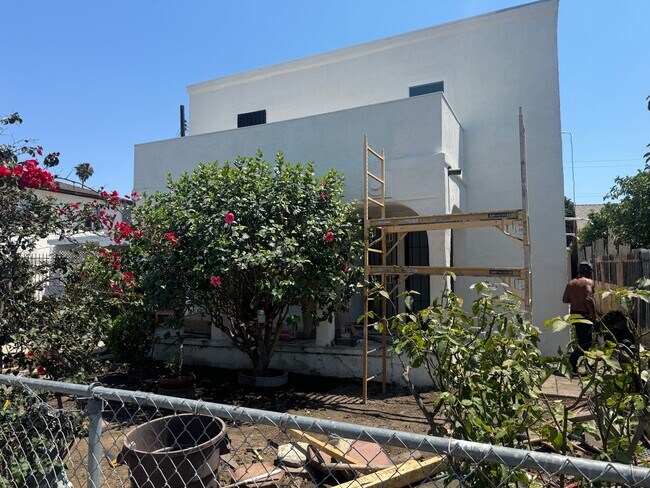 Building Photo - 516 W 109th St