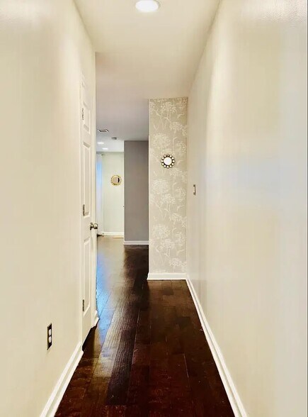 Building Photo - 1346 Nicholson St NW