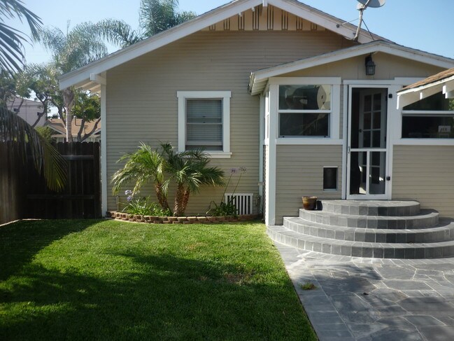 Private backyard - 4020 Massachusetts E St