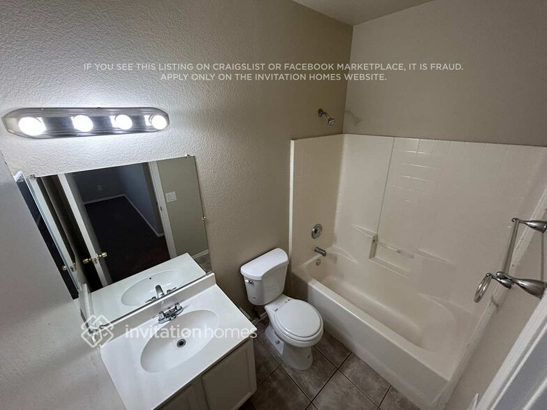 Building Photo - 3102 E Roeser Rd