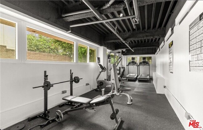 Building Photo - 321 N Oakhurst Dr