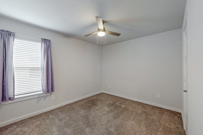 Building Photo - 3 Bedroom, 2 Bath in Midtown Subdivision C...