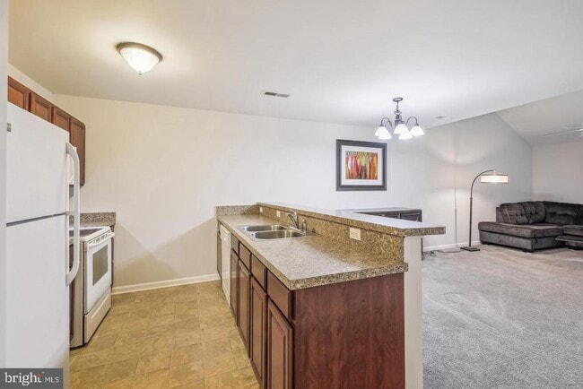 Building Photo - 102 Hunter's Way