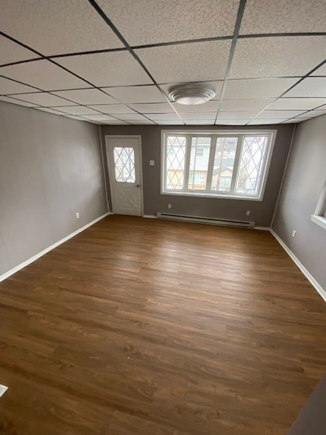 Building Photo - 3 bedroom 1 bathroom