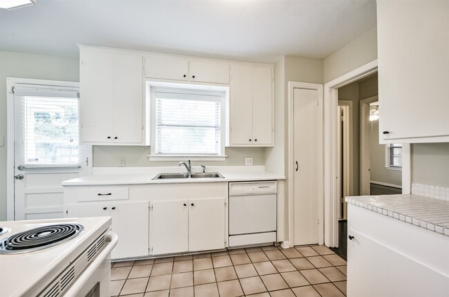 Building Photo - 4924 Palmetto St