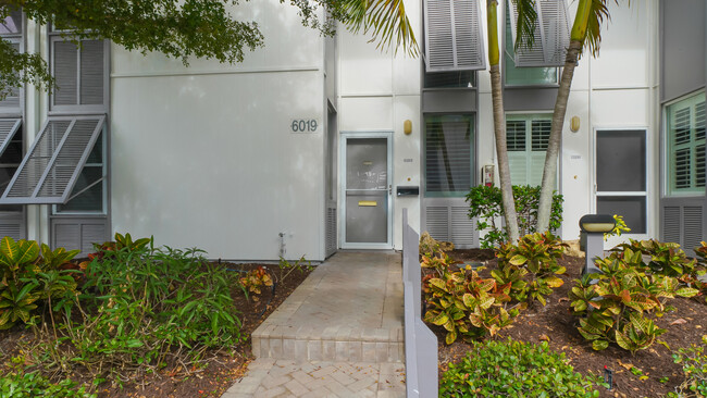 Building Photo - 6019 W Peppertree Way