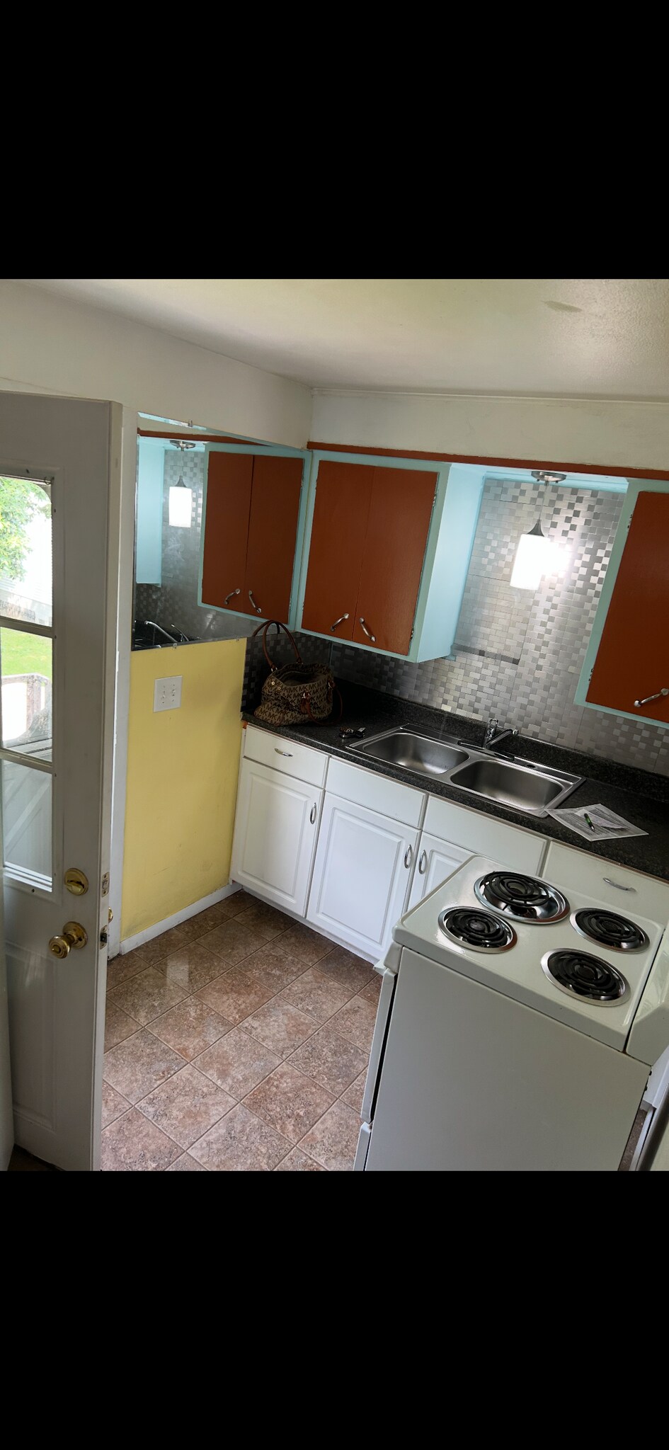 Building Photo - 1387 N Cole St