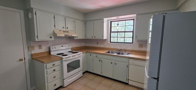 Building Photo - Location, Location, Location! This 3 bedroom / 2 bath is located within walking distance to Druid...