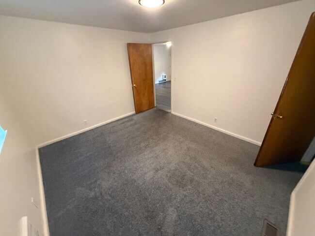 Building Photo - 1245-1247 S 5th Ave