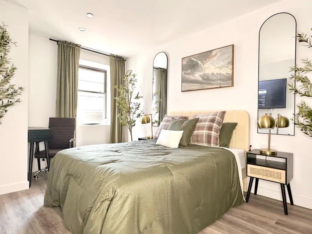 Building Photo - Furnished room/NOT APARTMENT