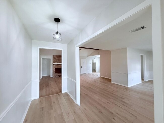 Building Photo - 11310 Sagewind Dr