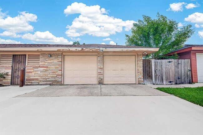 Building Photo - 4002 Mischire Dr