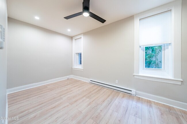 Building Photo - 323 2nd St