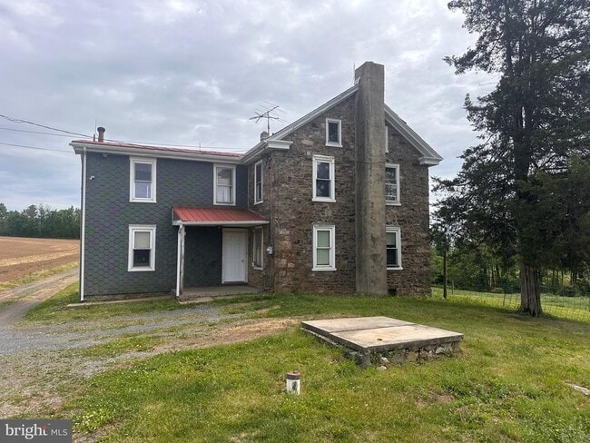 Building Photo - 92 Deysher Rd
