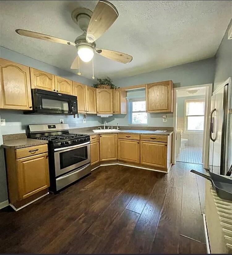 Kitchen - 487 Mercer St