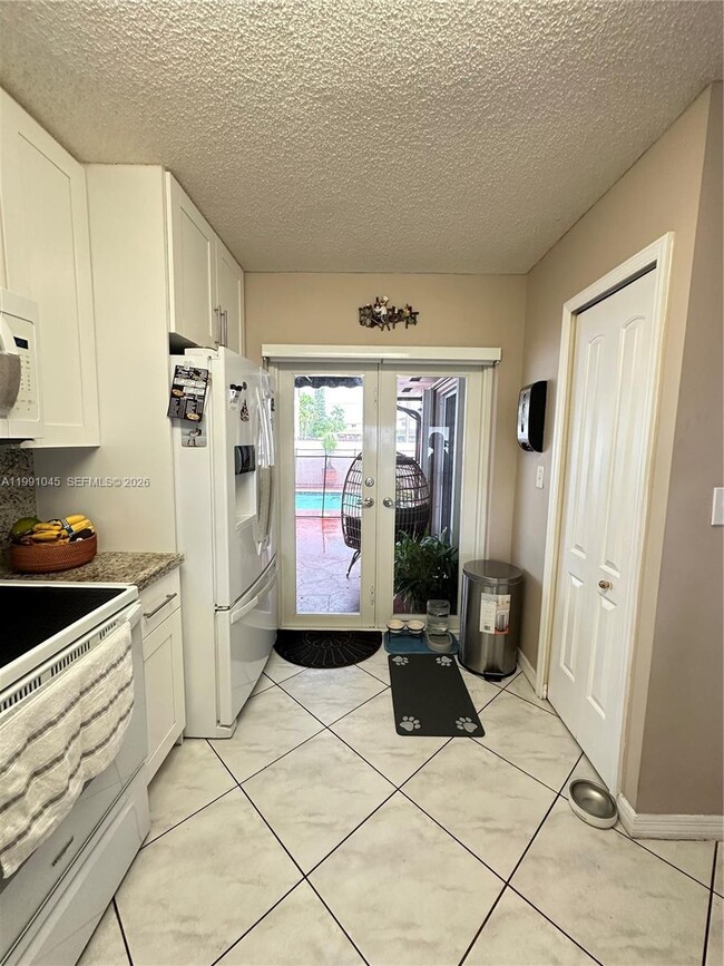 Building Photo - 15318 SW 41st Terrace