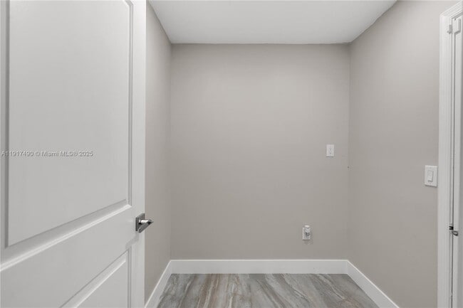 Building Photo - 2730 SE 7th Pl